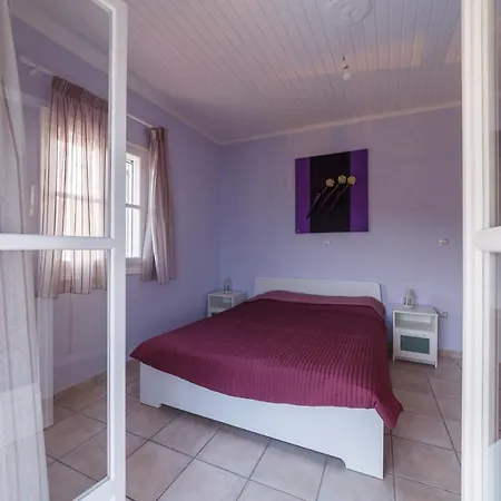 Friends And Family House * Petalídhion