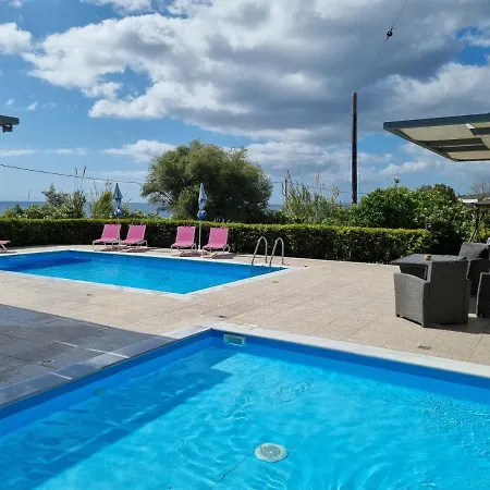 Villa Friends And Family House Petalídhion