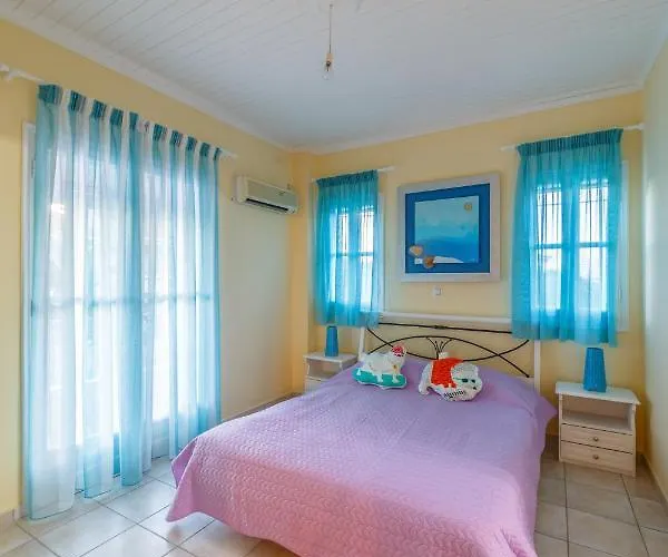 Friends And Family House *