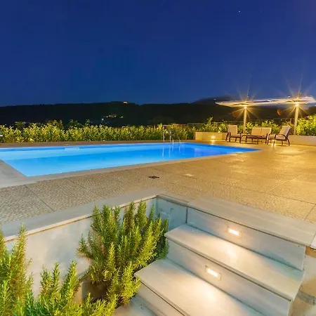 Friends And Family House *