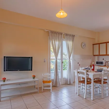 Friends And Family House Petalidi