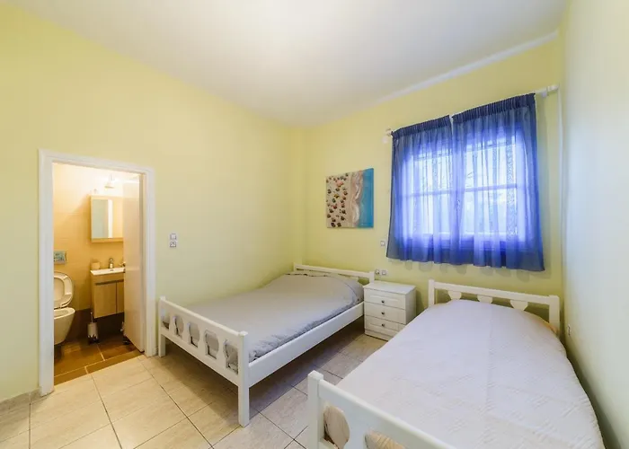 Friends And Family House * Petalídhion