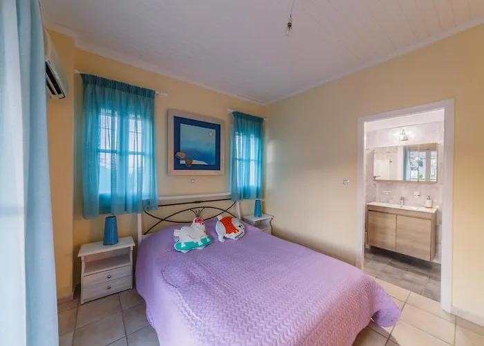 Villa Friends And Family House Petalídhion