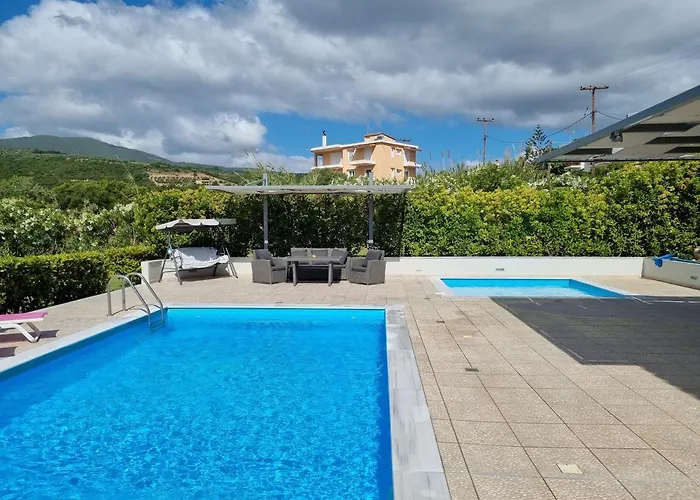 Villa Friends And Family House Petalídhion