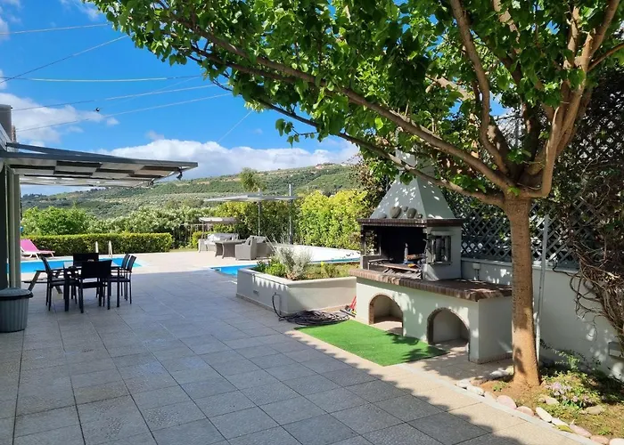 Friends And Family House * Petalídhion