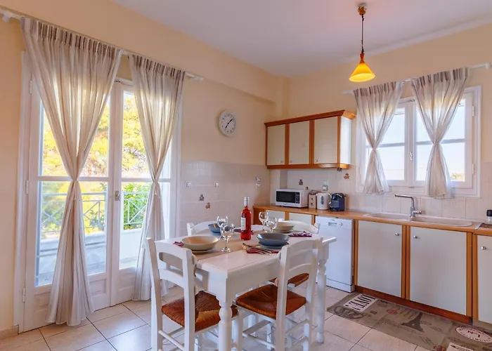 Friends And Family House *